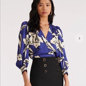 Mint condition ❤️ Veronica Beard silk blouse